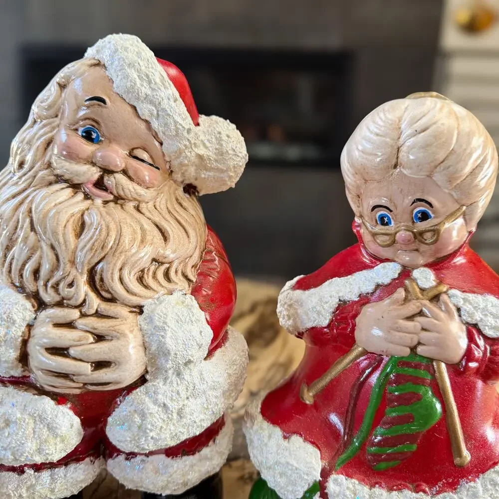 1991 Vintage Mr & Mrs Claus Hand-Painted Ceramic Atlantic Molds Snowlike Glitter